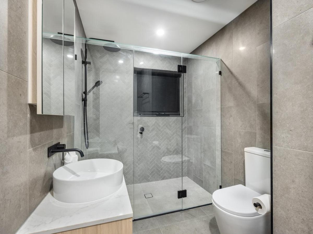 Conveniently Located Luxury 4br Townhouse